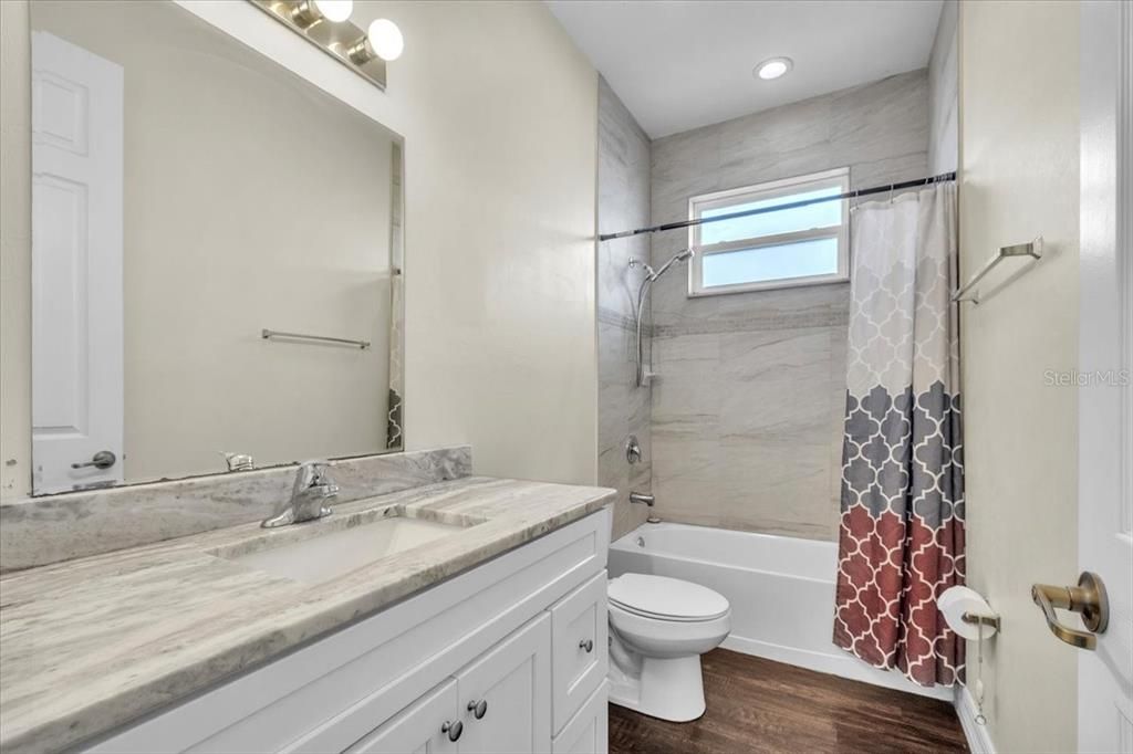 For Sale: $299,000 (2 beds, 2 baths, 1292 Square Feet)