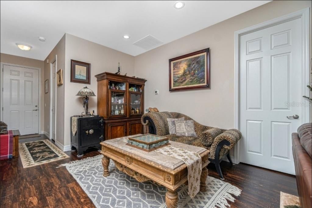 待售: $299,000 (2 贝兹, 2 浴室, 1292 平方英尺)