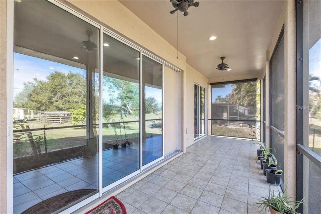 For Sale: $299,000 (2 beds, 2 baths, 1292 Square Feet)