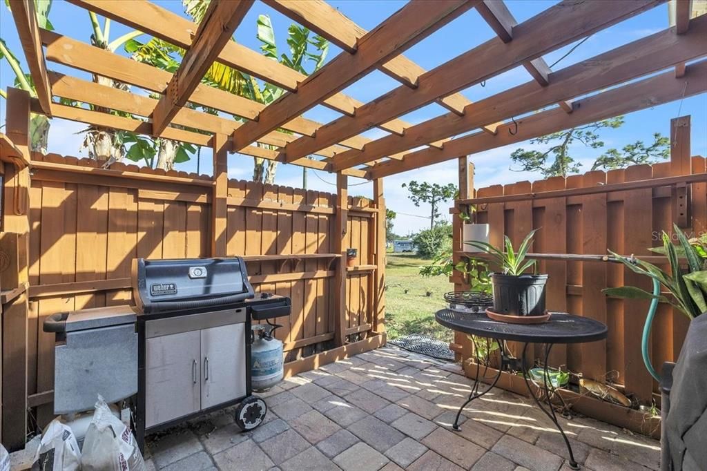 For Sale: $299,000 (2 beds, 2 baths, 1292 Square Feet)