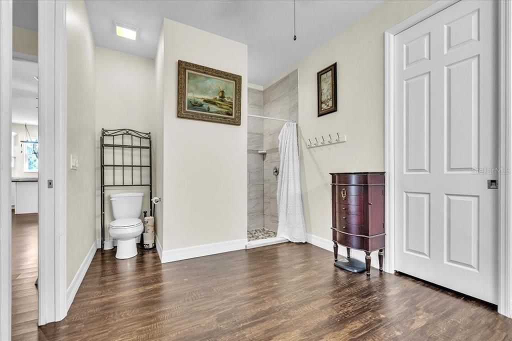 For Sale: $299,000 (2 beds, 2 baths, 1292 Square Feet)