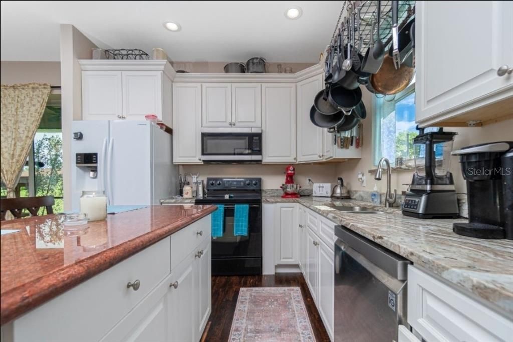 待售: $299,000 (2 贝兹, 2 浴室, 1292 平方英尺)