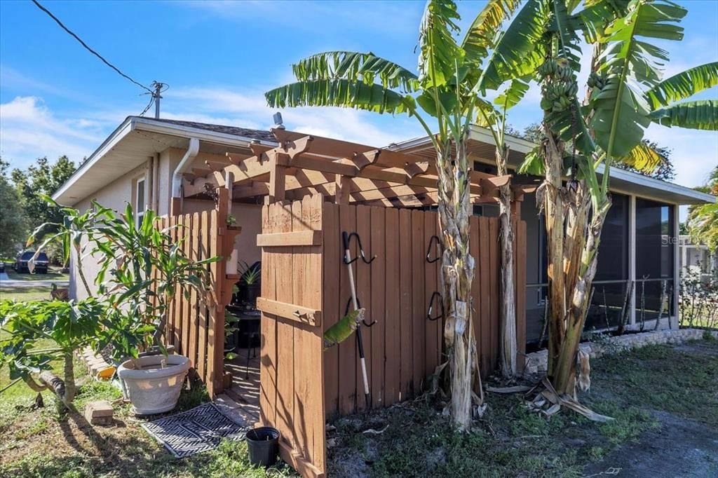 For Sale: $299,000 (2 beds, 2 baths, 1292 Square Feet)