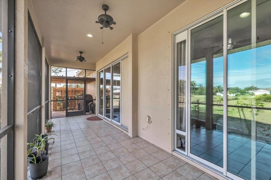 For Sale: $299,000 (2 beds, 2 baths, 1292 Square Feet)