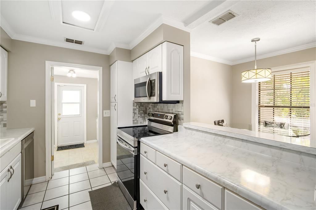 For Rent: $2,495 (3 beds, 2 baths, 1008 Square Feet)