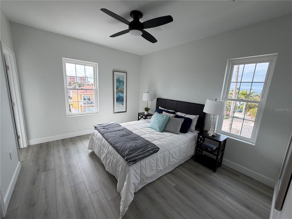 В аренду: $3,300 (2 спален, 2 ванн, 940 Квадратных фут)