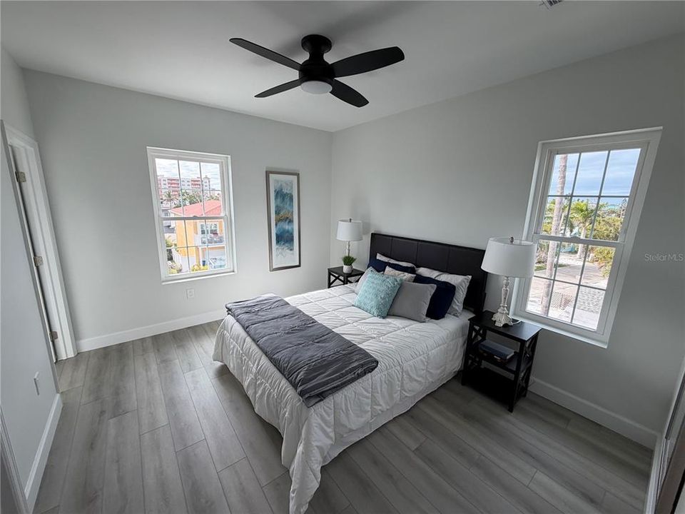 В аренду: $3,300 (2 спален, 2 ванн, 940 Квадратных фут)