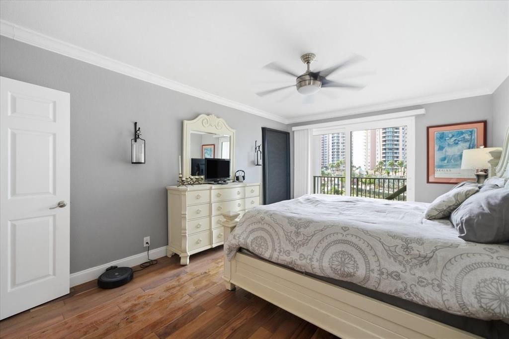 For Sale: $750,000 (2 beds, 2 baths, 1570 Square Feet)