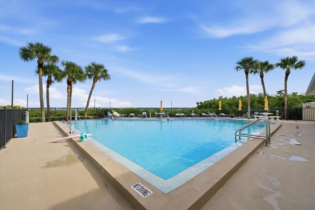 For Sale: $750,000 (2 beds, 2 baths, 1570 Square Feet)