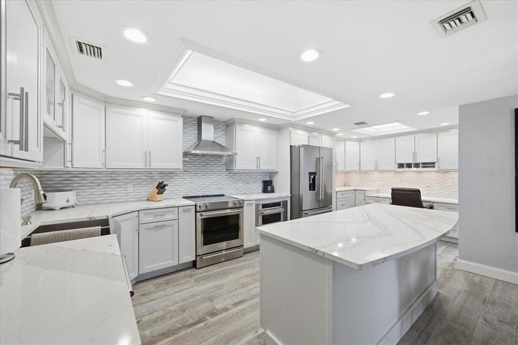 For Sale: $750,000 (2 beds, 2 baths, 1570 Square Feet)