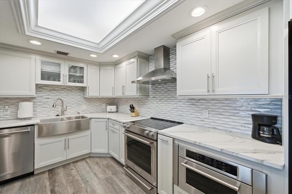 For Sale: $750,000 (2 beds, 2 baths, 1570 Square Feet)