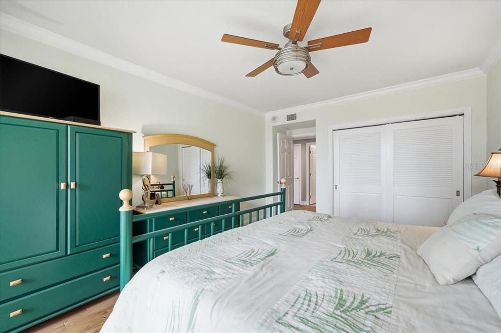 For Sale: $750,000 (2 beds, 2 baths, 1570 Square Feet)