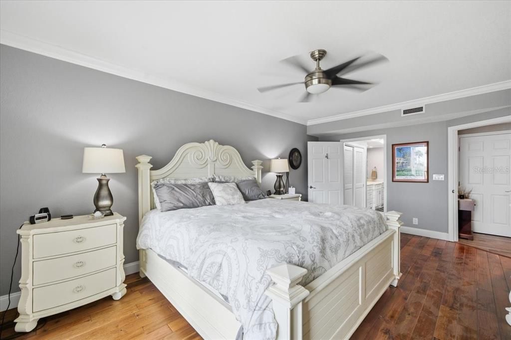 For Sale: $750,000 (2 beds, 2 baths, 1570 Square Feet)