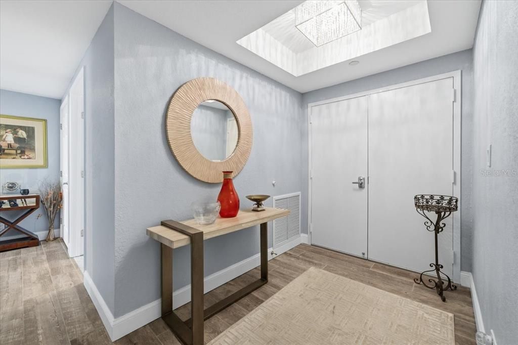 For Sale: $750,000 (2 beds, 2 baths, 1570 Square Feet)