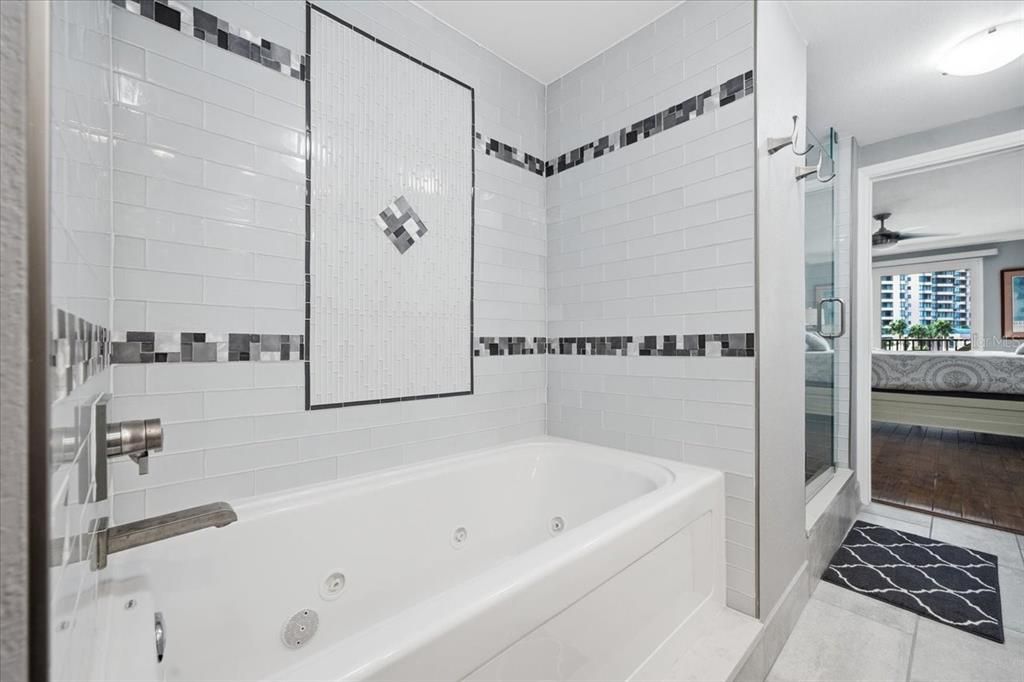 For Sale: $750,000 (2 beds, 2 baths, 1570 Square Feet)