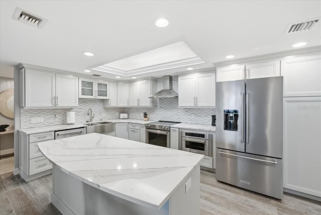 For Sale: $750,000 (2 beds, 2 baths, 1570 Square Feet)