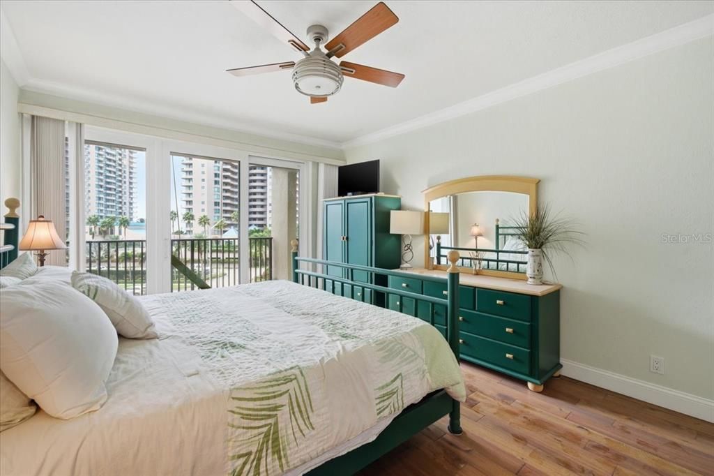 For Sale: $750,000 (2 beds, 2 baths, 1570 Square Feet)