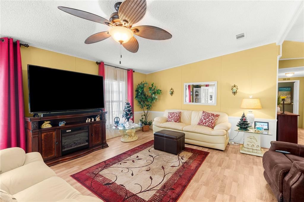 待售: $219,900 (2 贝兹, 2 浴室, 1762 平方英尺)