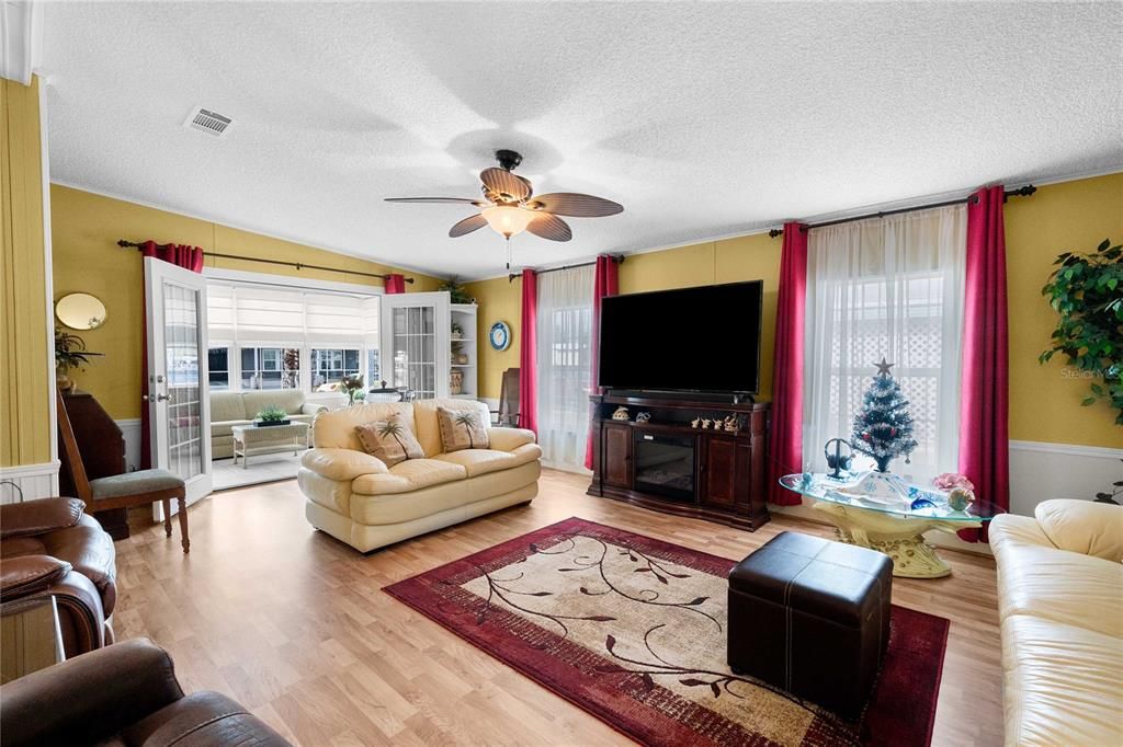 待售: $219,900 (2 贝兹, 2 浴室, 1762 平方英尺)