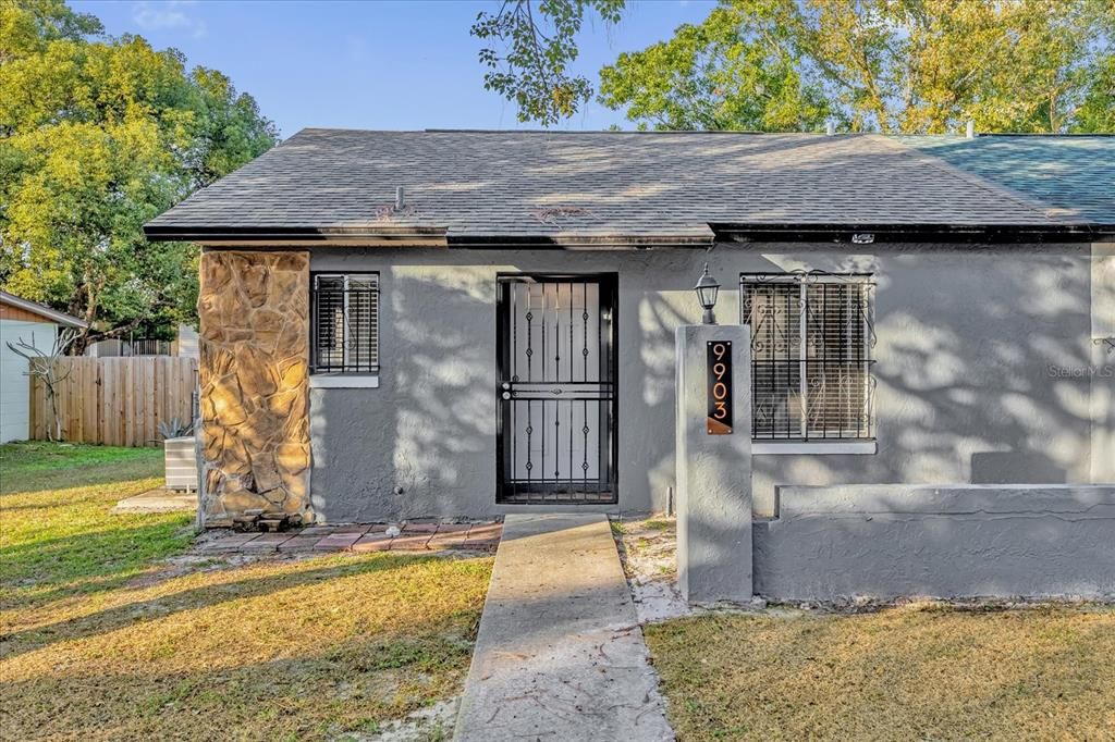 For Sale: $270,000 (2 beds, 2 baths, 852 Square Feet)