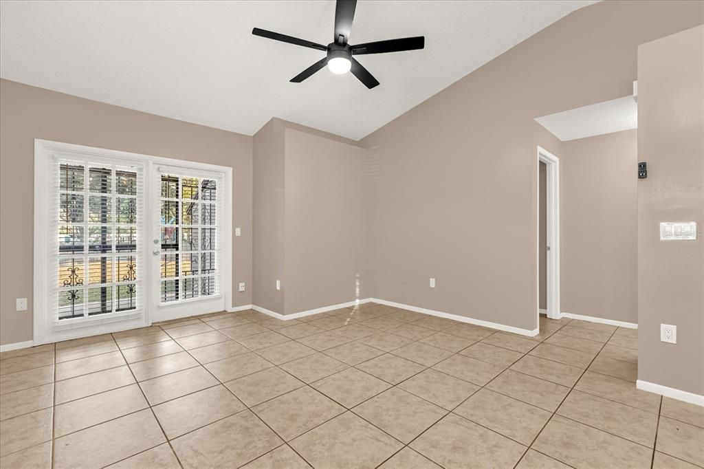 For Sale: $270,000 (2 beds, 2 baths, 852 Square Feet)