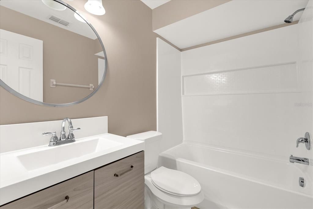 For Sale: $270,000 (2 beds, 2 baths, 852 Square Feet)