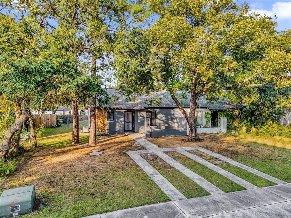 For Sale: $270,000 (2 beds, 2 baths, 852 Square Feet)