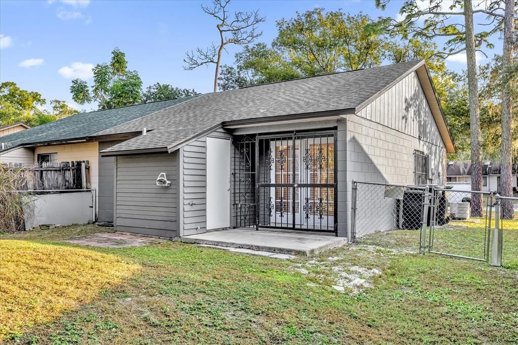 For Sale: $270,000 (2 beds, 2 baths, 852 Square Feet)