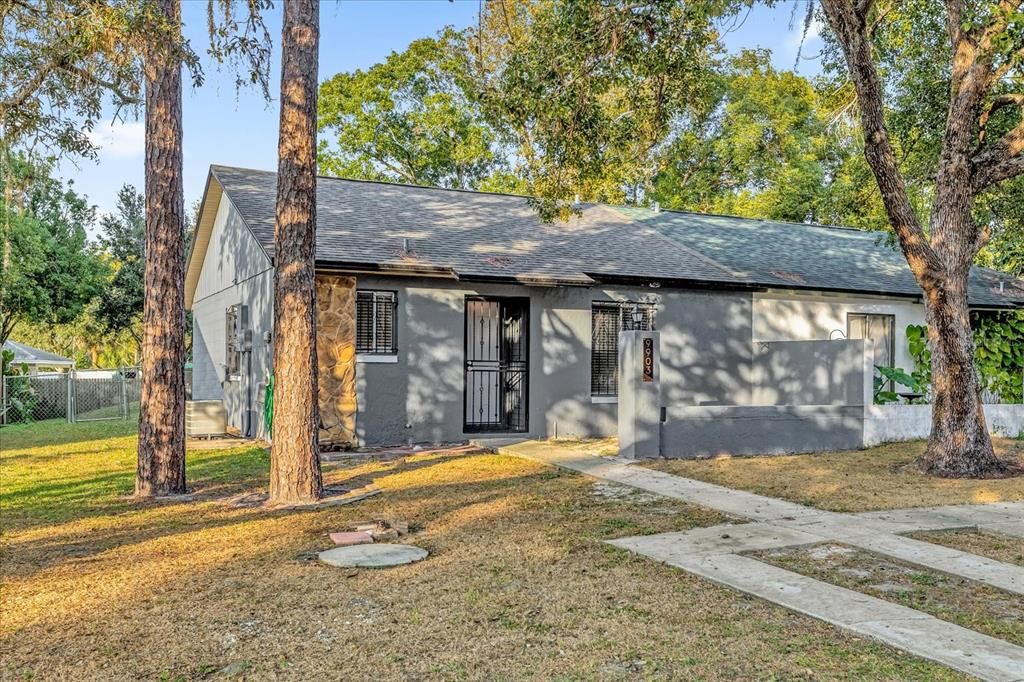 For Sale: $270,000 (2 beds, 2 baths, 852 Square Feet)