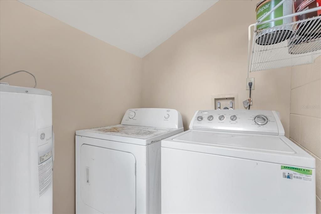 For Sale: $270,000 (2 beds, 2 baths, 852 Square Feet)