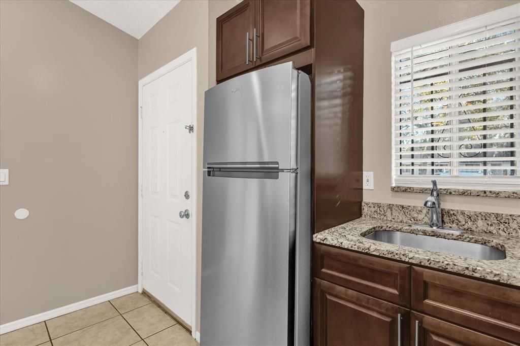 For Sale: $270,000 (2 beds, 2 baths, 852 Square Feet)