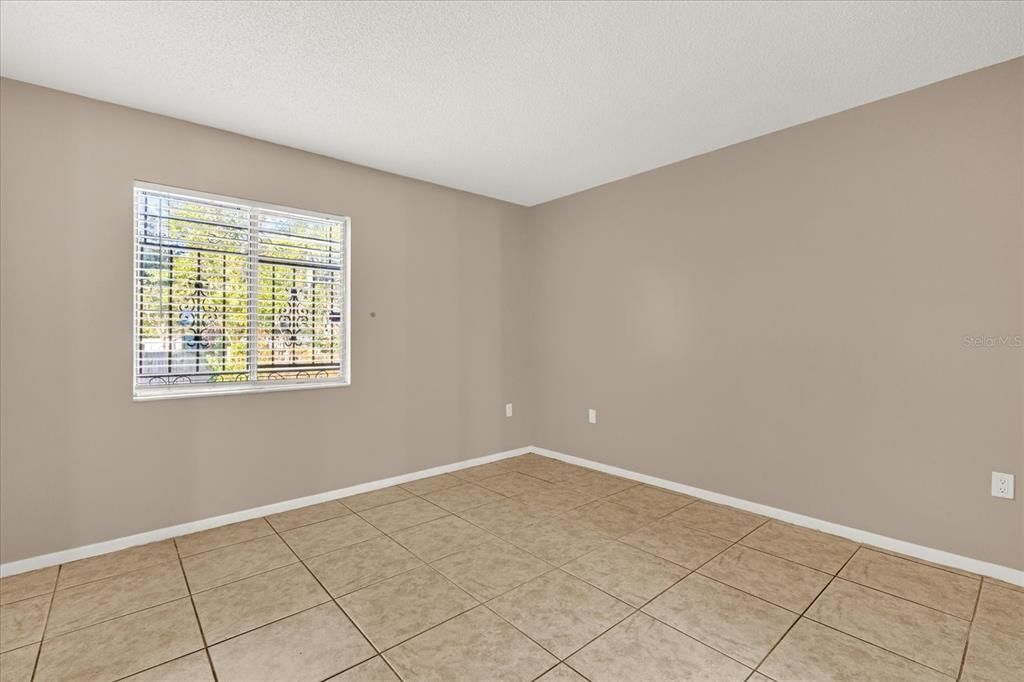 For Sale: $270,000 (2 beds, 2 baths, 852 Square Feet)