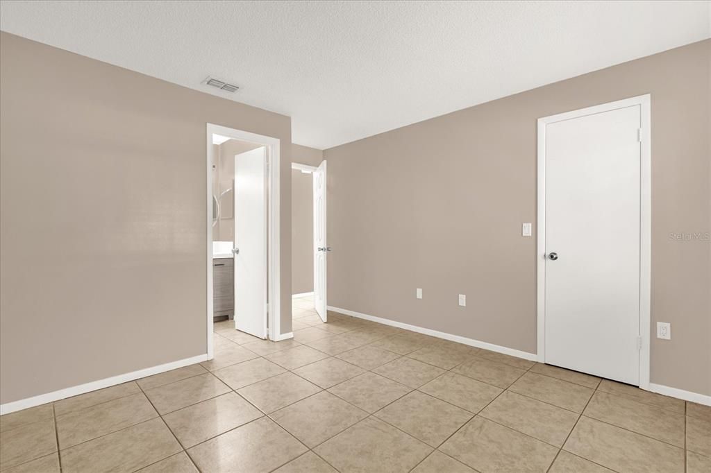 For Sale: $270,000 (2 beds, 2 baths, 852 Square Feet)