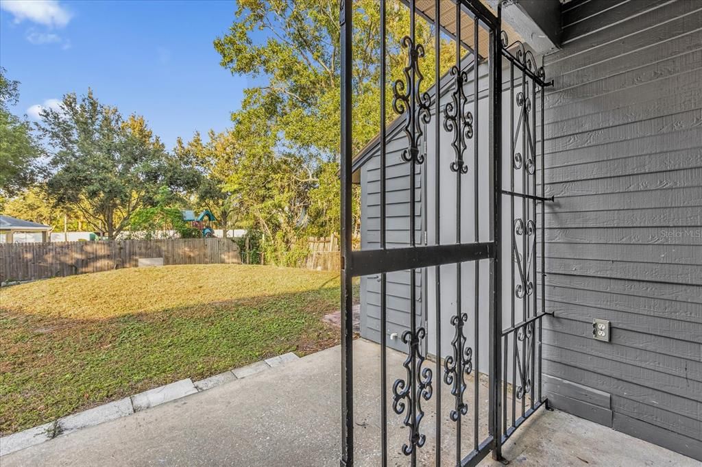 For Sale: $270,000 (2 beds, 2 baths, 852 Square Feet)