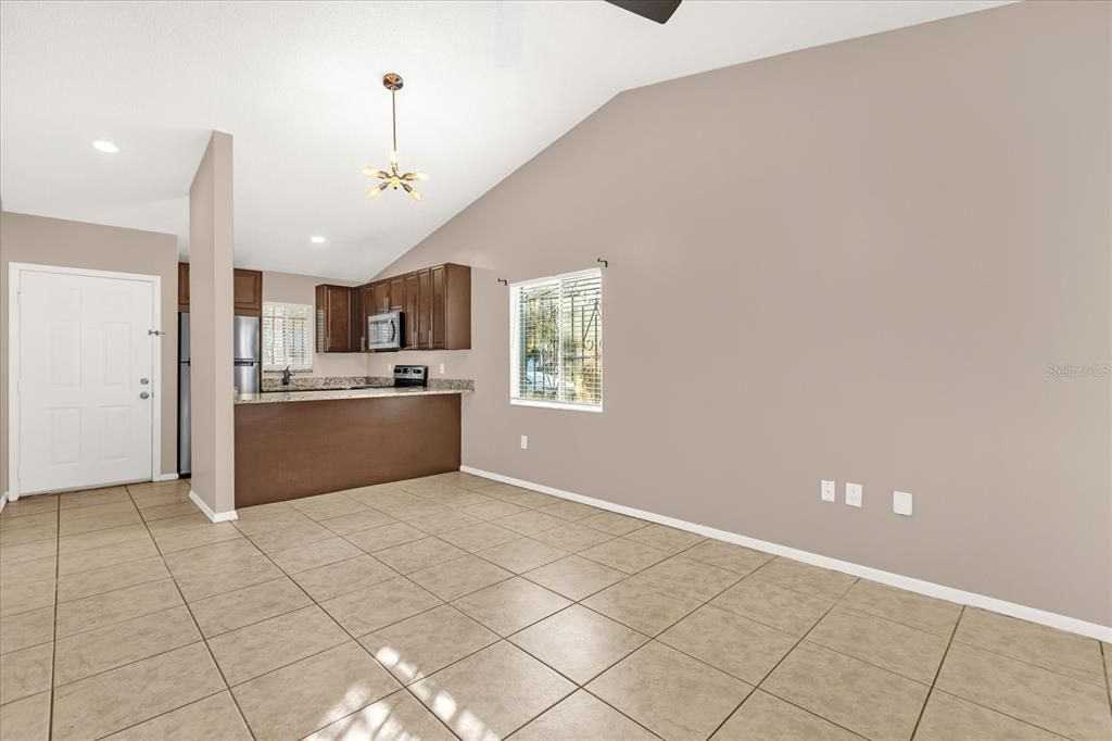 For Sale: $270,000 (2 beds, 2 baths, 852 Square Feet)