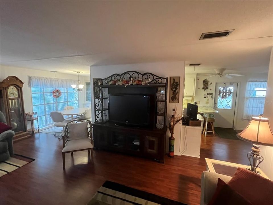 En Venta: $175,000 (2 camas, 2 baños, 1200 Pies cuadrados)