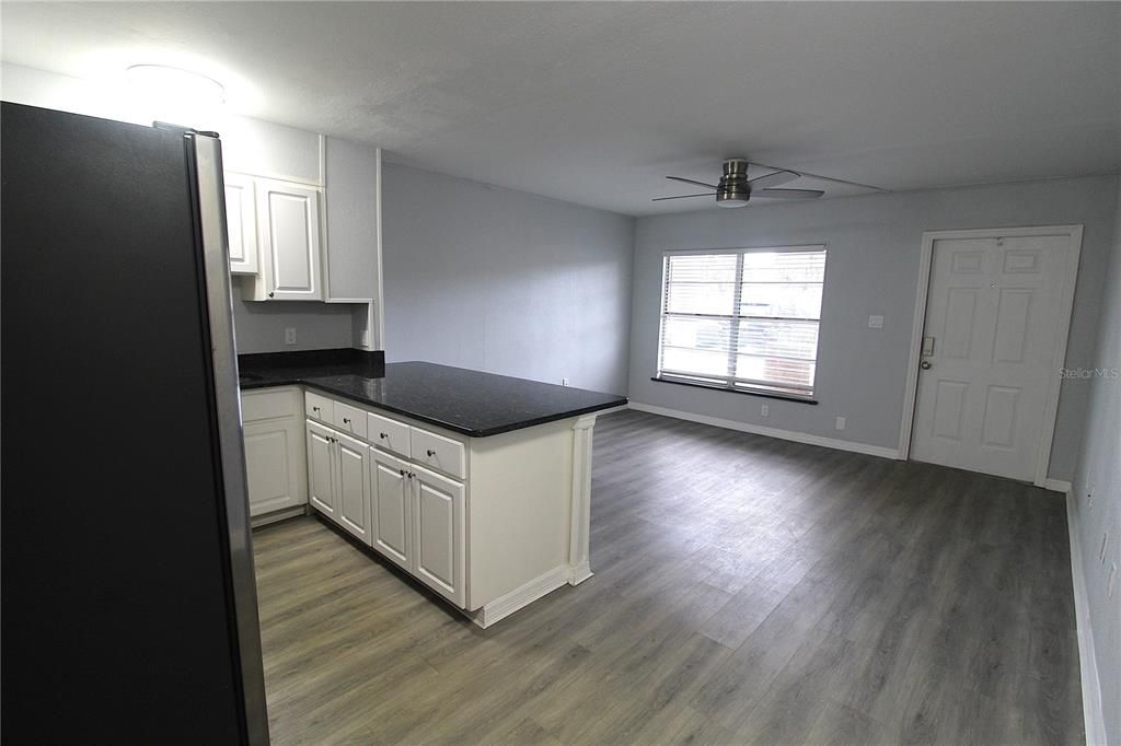 For Rent: $1,375 (1 beds, 1 baths, 565 Square Feet)