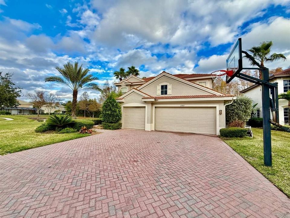 En Renta: $3,250 (4 camas, 2 baños, 3221 Pies cuadrados)