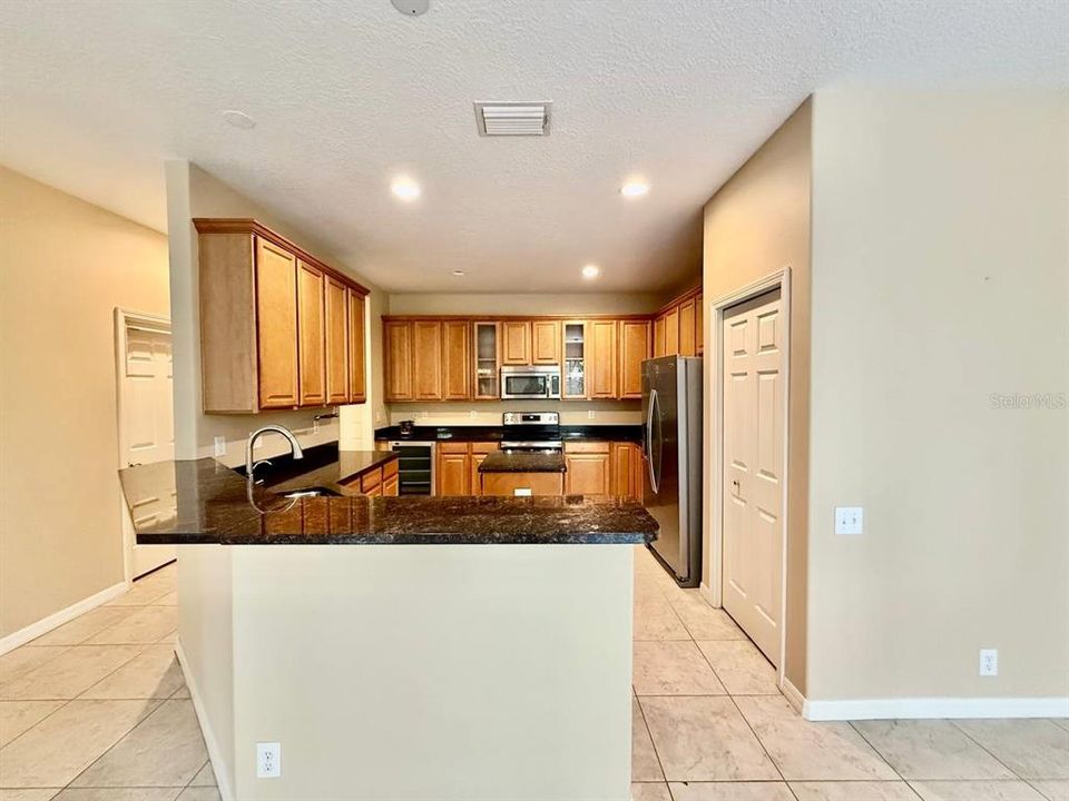 En Renta: $3,250 (4 camas, 2 baños, 3221 Pies cuadrados)