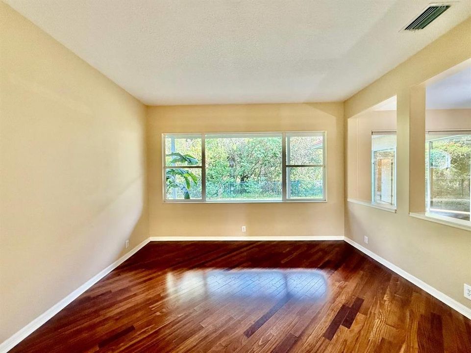 En Renta: $3,250 (4 camas, 2 baños, 3221 Pies cuadrados)