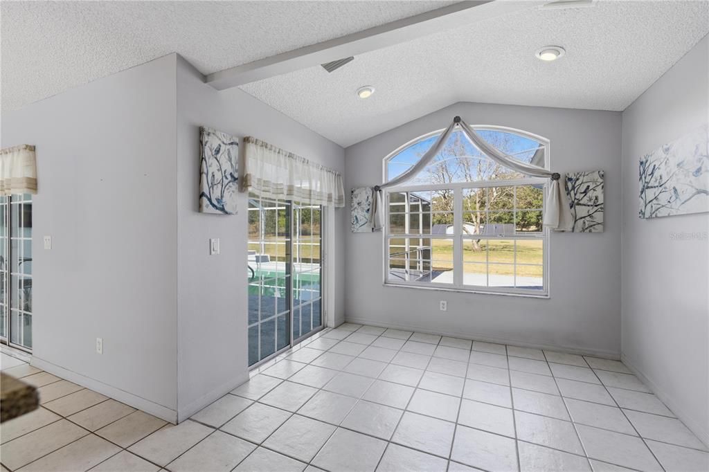 待售: $425,000 (3 贝兹, 2 浴室, 2002 平方英尺)