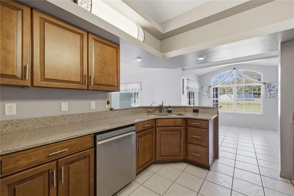 待售: $425,000 (3 贝兹, 2 浴室, 2002 平方英尺)