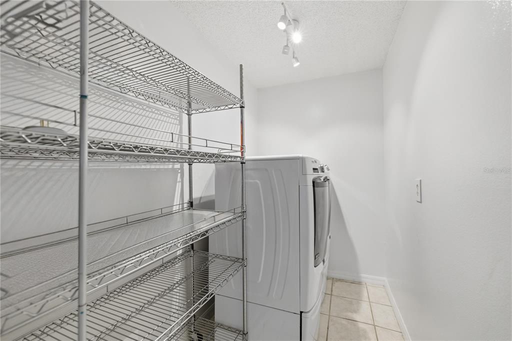 待售: $425,000 (3 贝兹, 2 浴室, 2002 平方英尺)