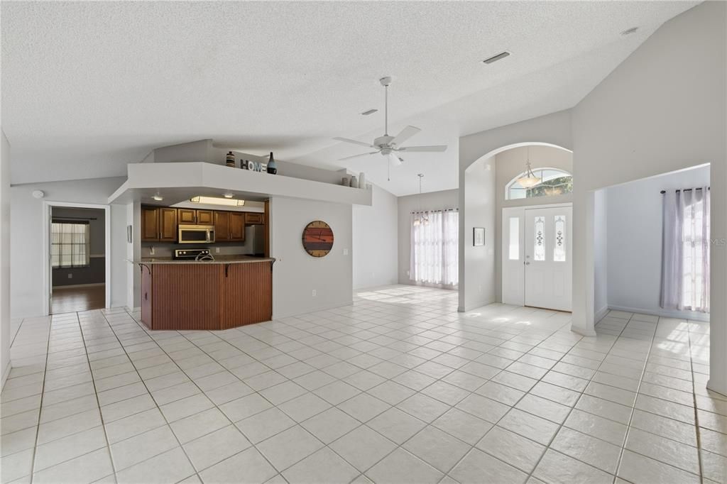 待售: $425,000 (3 贝兹, 2 浴室, 2002 平方英尺)