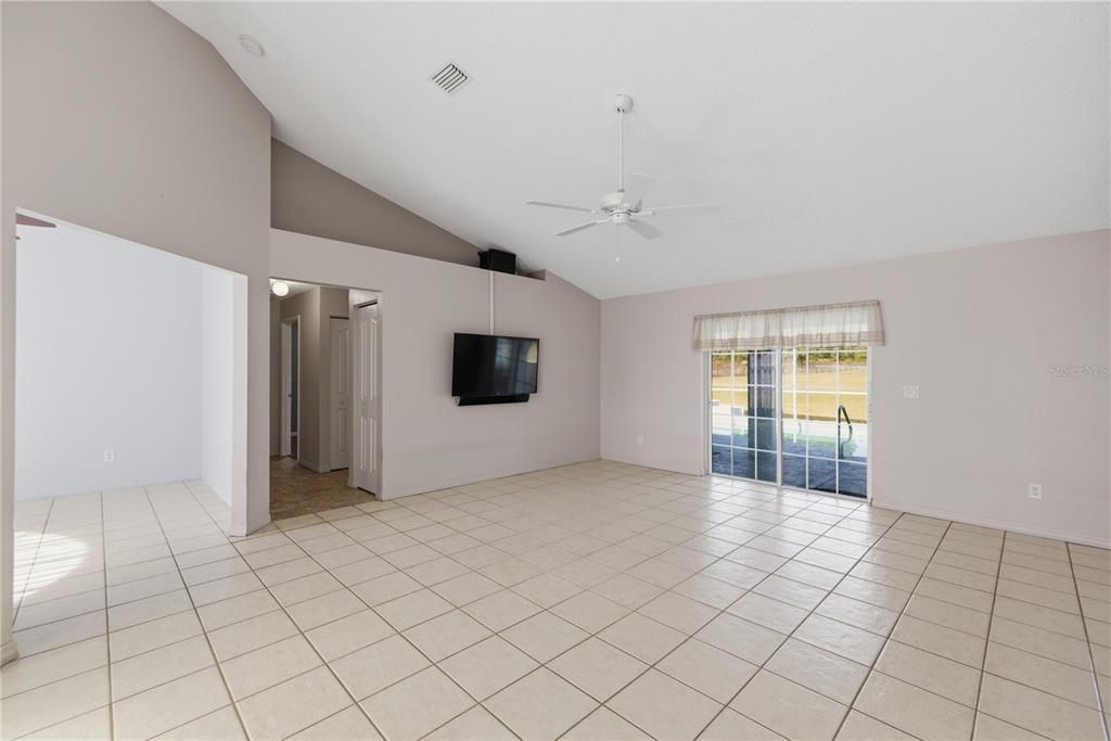 待售: $425,000 (3 贝兹, 2 浴室, 2002 平方英尺)