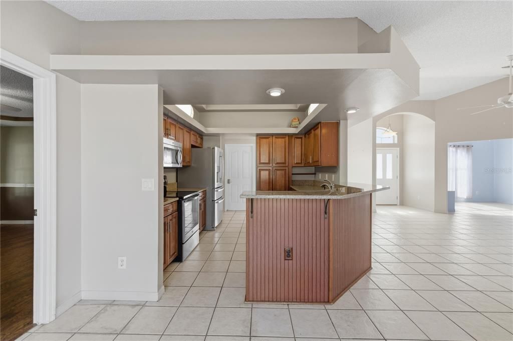 待售: $425,000 (3 贝兹, 2 浴室, 2002 平方英尺)