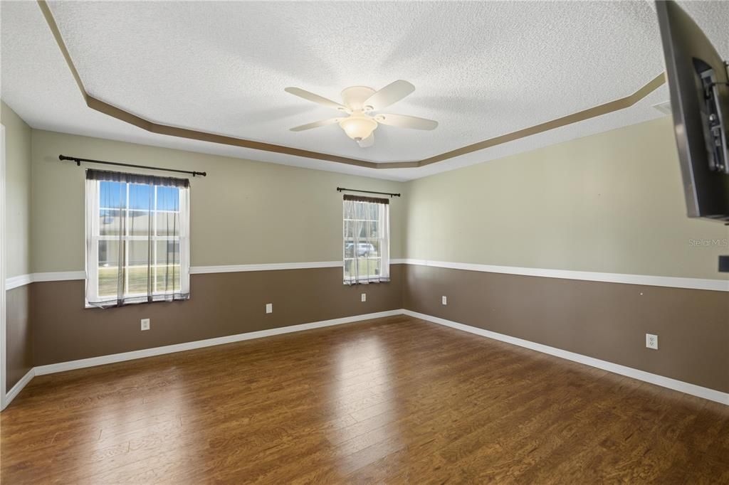 待售: $425,000 (3 贝兹, 2 浴室, 2002 平方英尺)