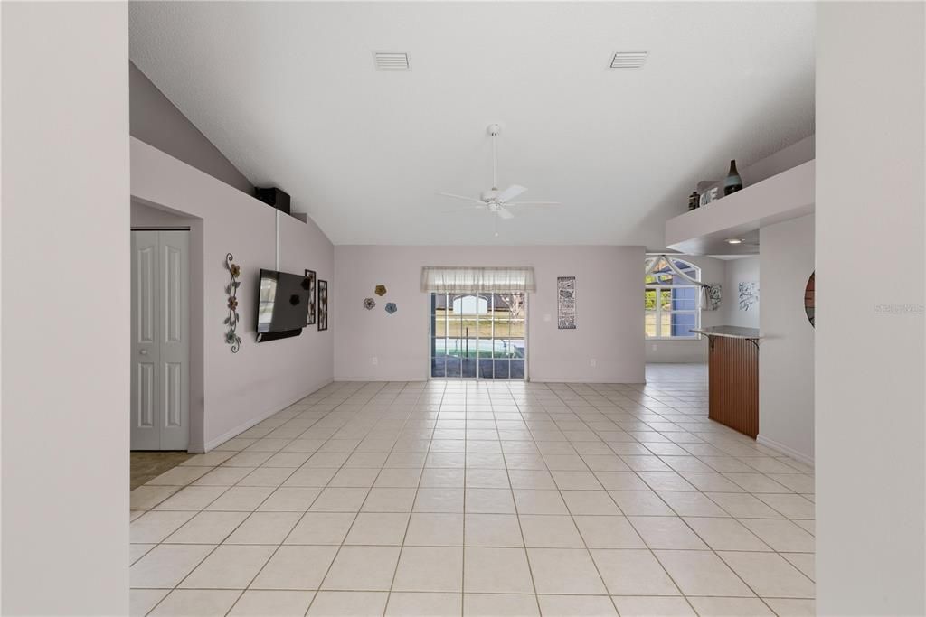 待售: $425,000 (3 贝兹, 2 浴室, 2002 平方英尺)