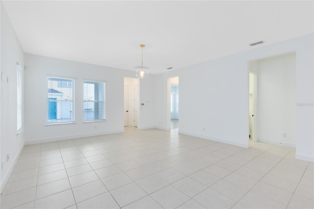 出租: $3,850 (4 贝兹, 3 浴室, 2054 平方英尺)