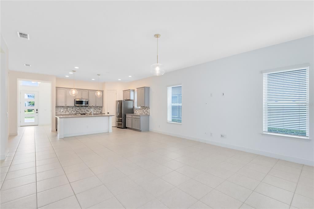 出租: $3,850 (4 贝兹, 3 浴室, 2054 平方英尺)